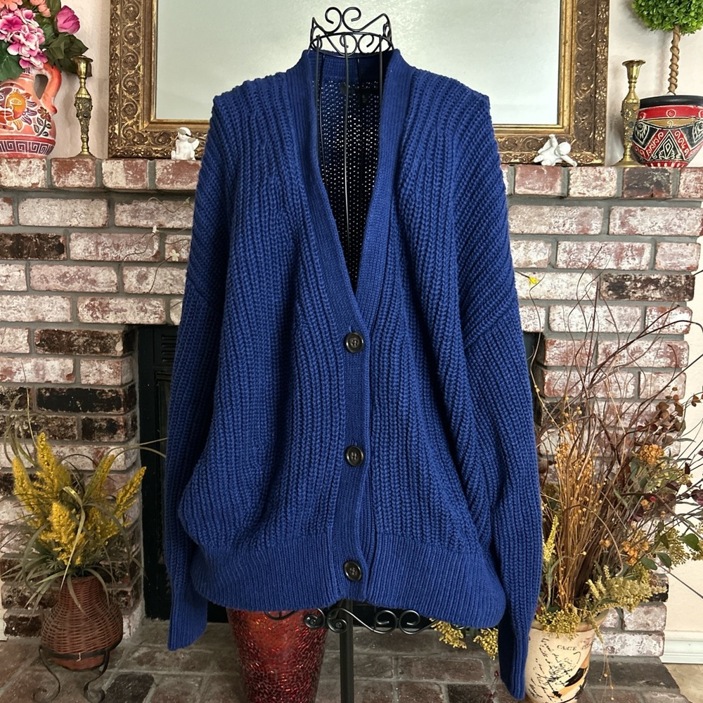 NWOT Banana Republic Women’s Blue Chunky Knit V-Neck Button-Up Cardigan
